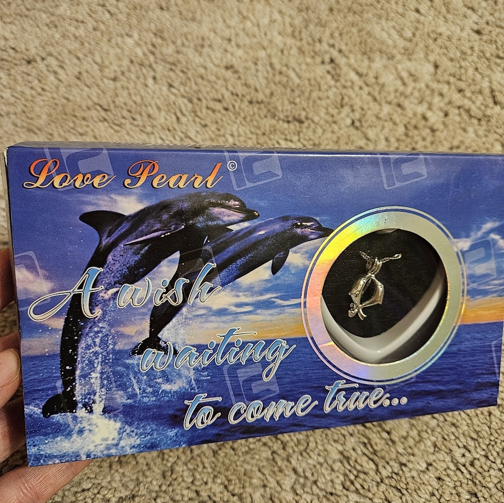 NWT Dolphin Pearl Necklace